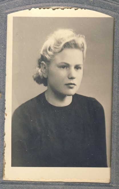 
 Aino Unelma Kapanen 1926-2003